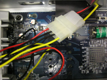 電源ケーブルは二股が必要です。