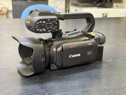 Canon XA60