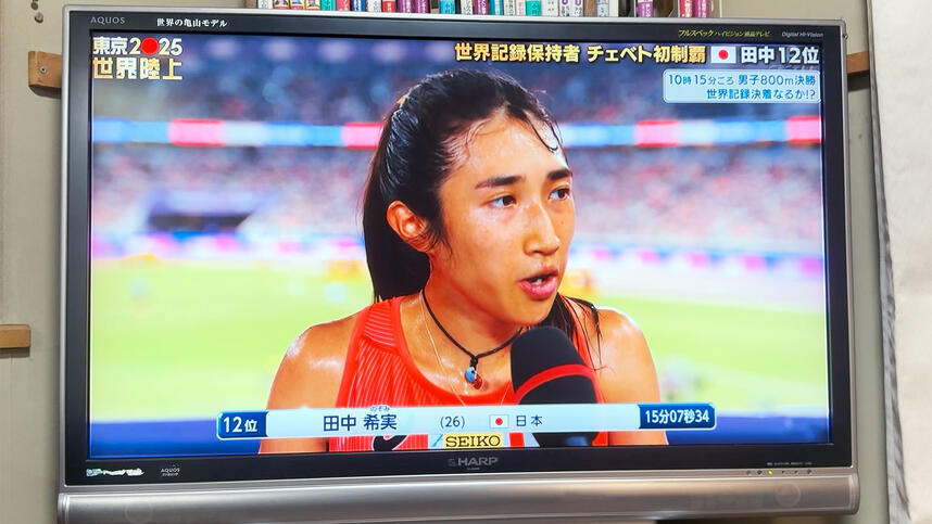 インタビューに応えている田中希実選手