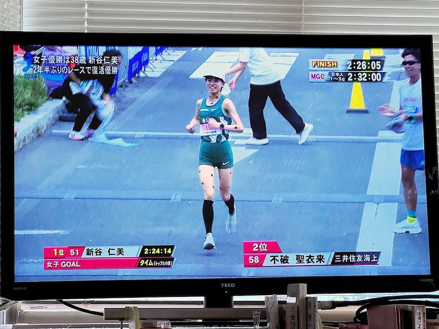 ２位でゴールに飛び込む不破聖衣来選手